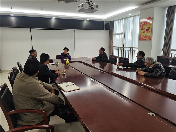 座谈会1.jpg