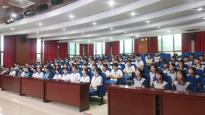 宣城市机电学校7月2日在图书信息中心一楼会议室开展“文明上网 健康成长”主题教育活动 (2).jpg