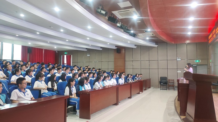 宣城市机电学校7月2日在图书信息中心一楼会议室开展“文明上网 健康成长”主题教育活动 (3).jpg