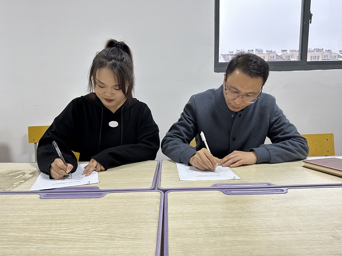 合作双方签署协议.jpg