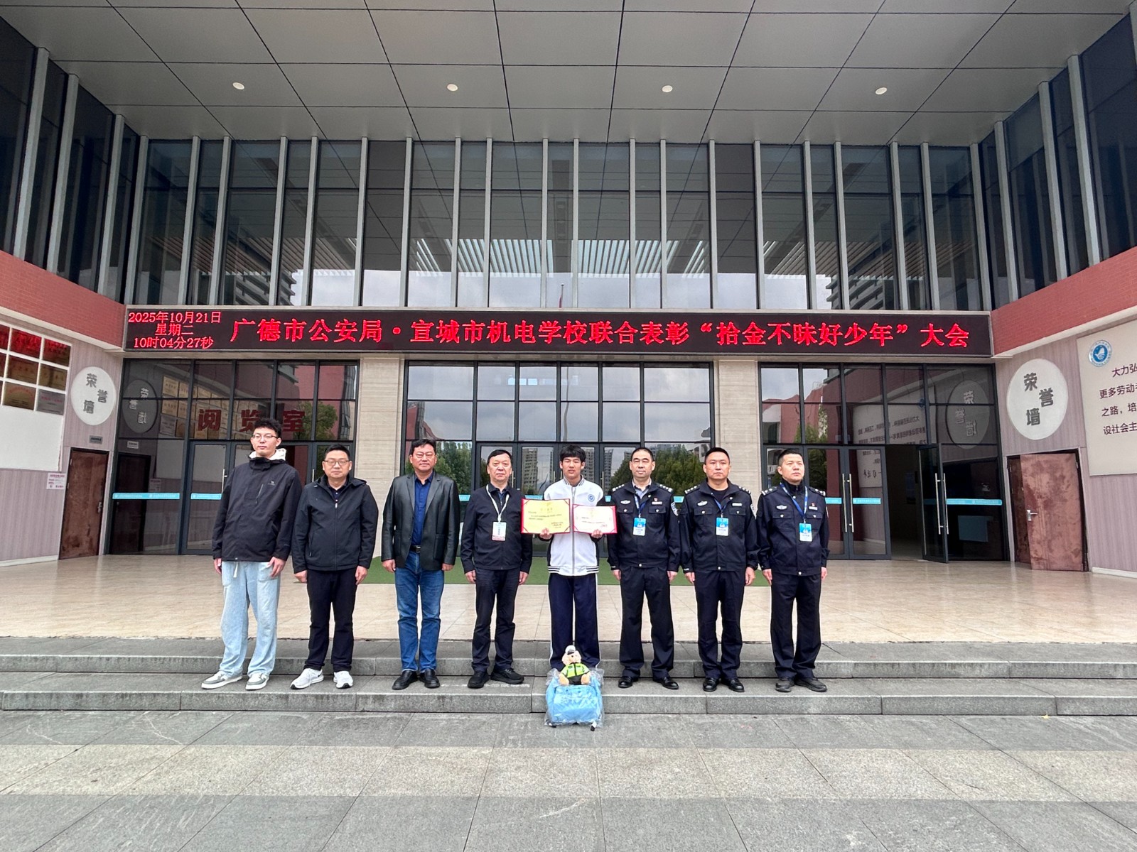 微信图片_20251021142942_159_126.jpg 微信图片_20251021142942_159_126.jpg