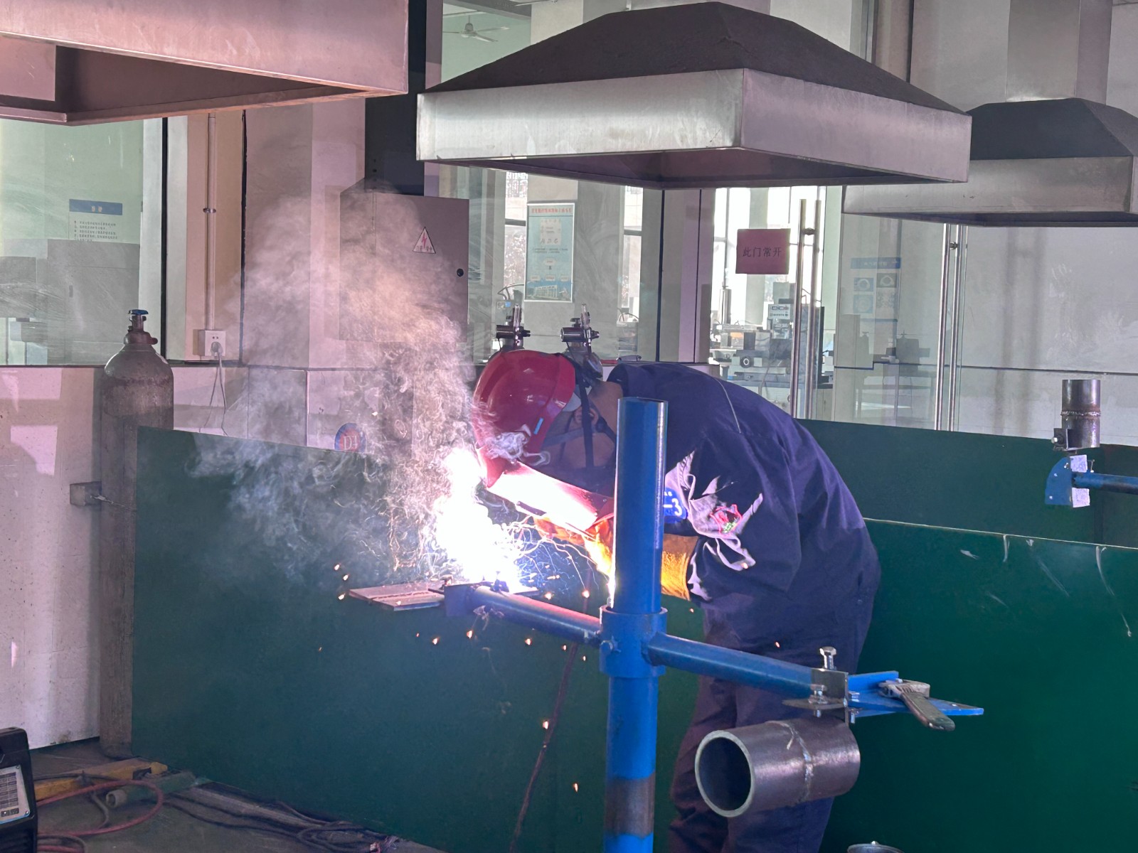 电焊.jpg